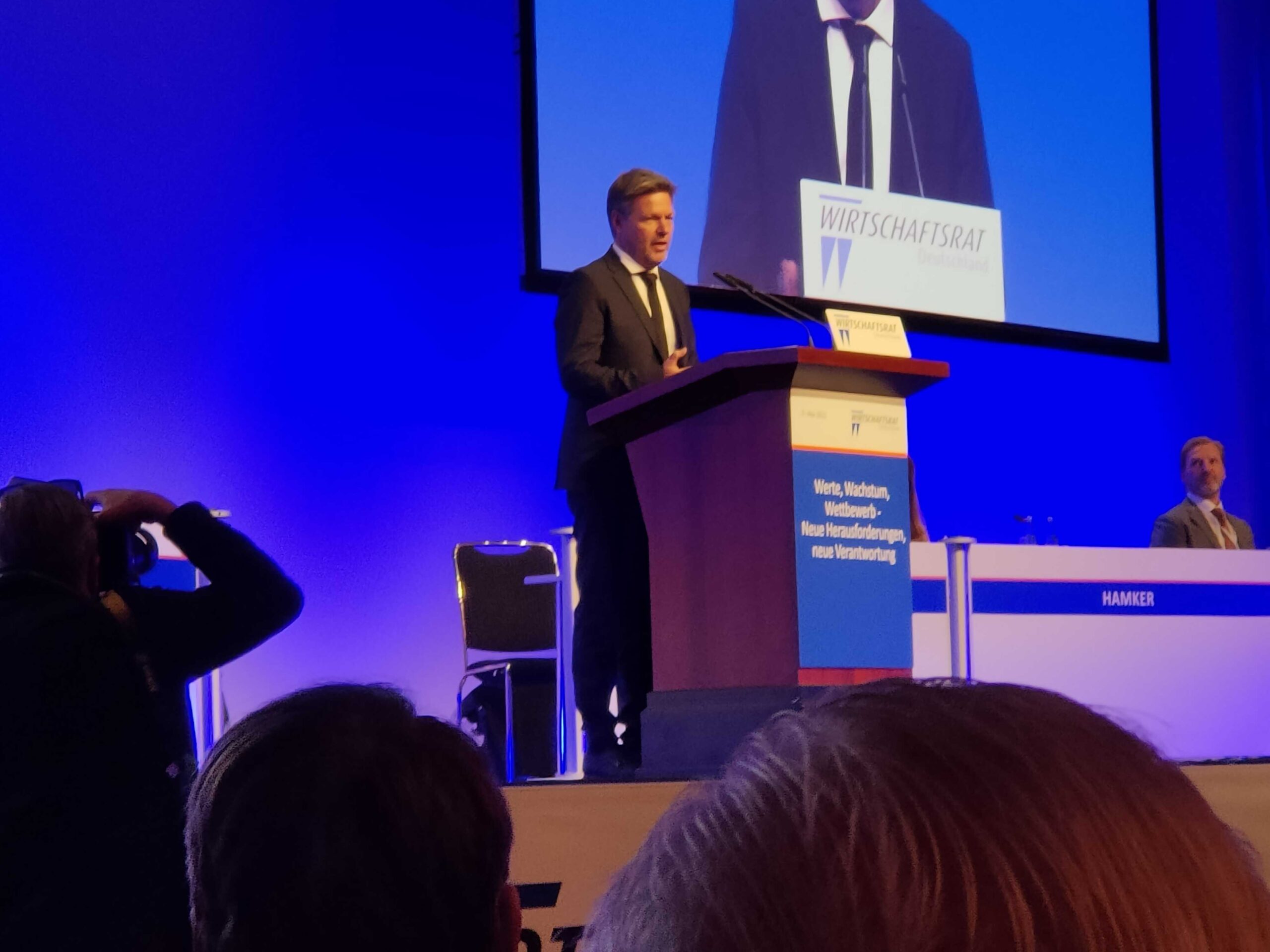 Read more about the article Wirtschaftsminister Habeck live