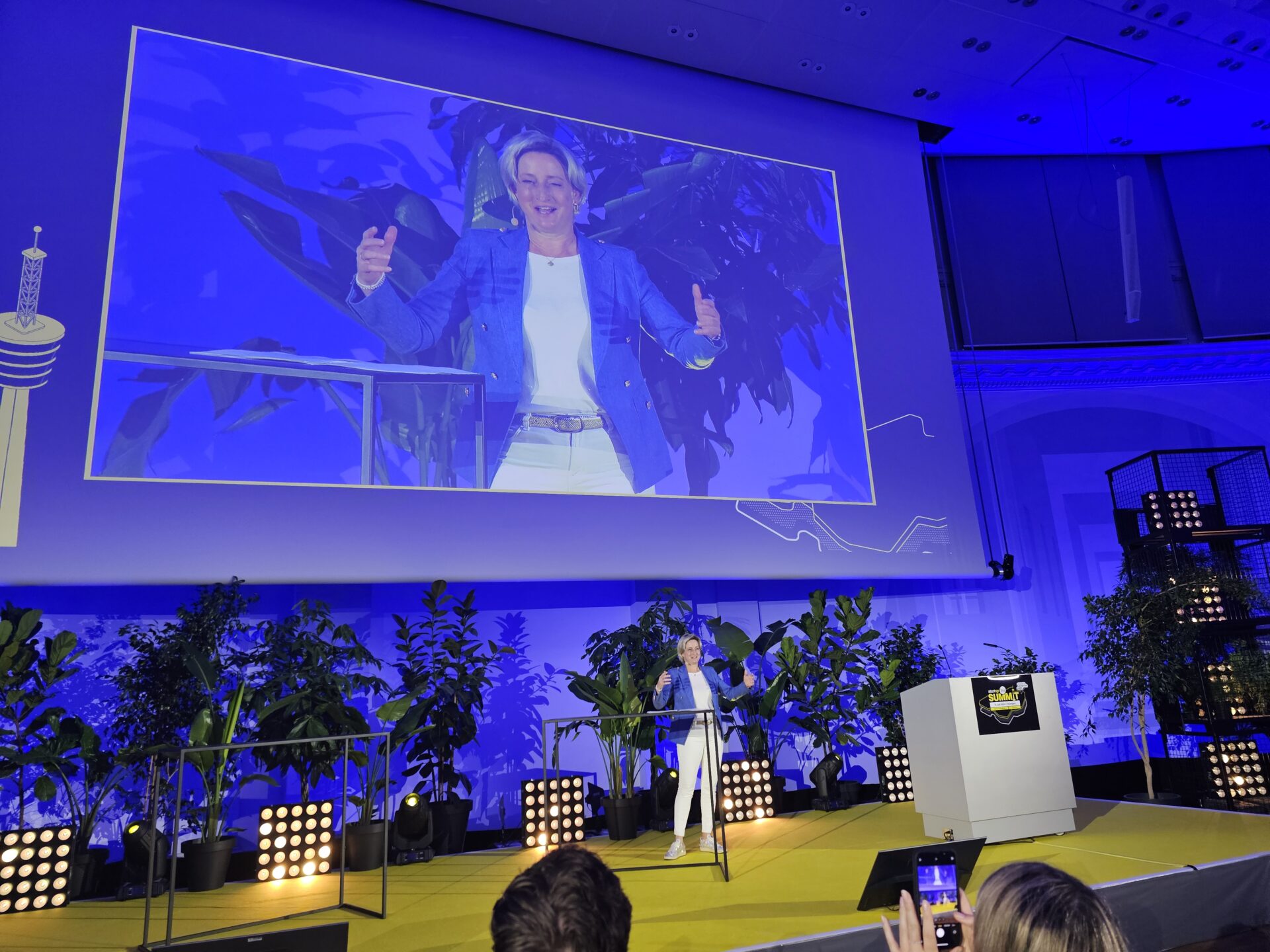 Read more about the article Ministerin Dr. Hoffmeister-Kraut auf der Bühne